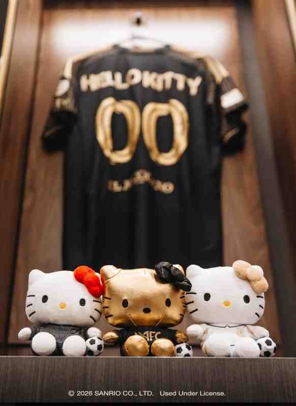 可爱！洛杉矶FC联动Hello Kitty，推出联名玩偶产品